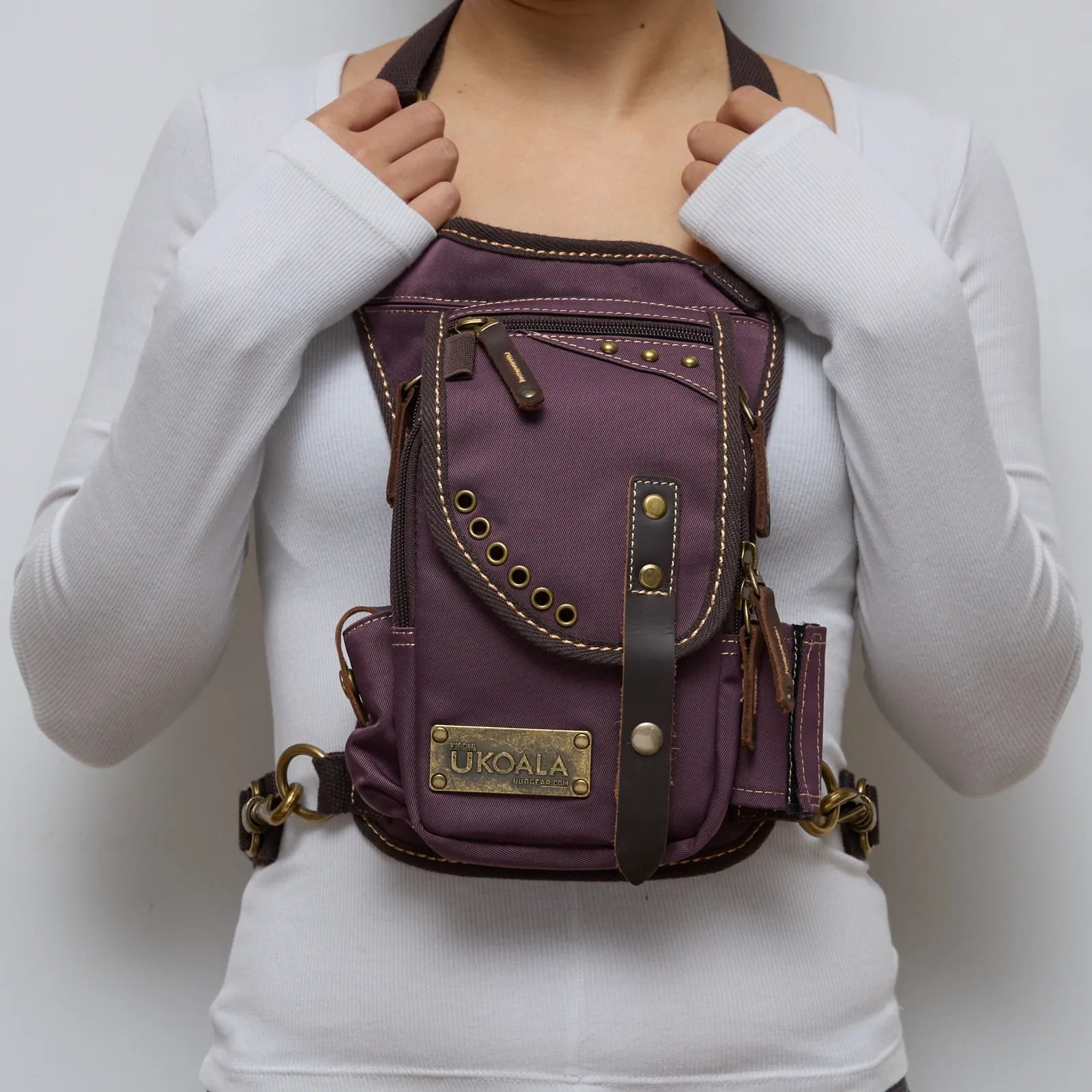 Ukoala bag worn as Front Carry